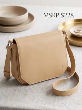 Pelle’ Classic Cream Colour Leather Crossbody Bag with Flap